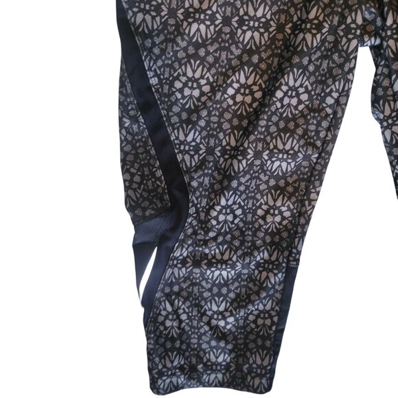 AVIA Activewear Black Patterned‎ Womens Capri Leggings With Reflective Accents - Picture 4 of 6